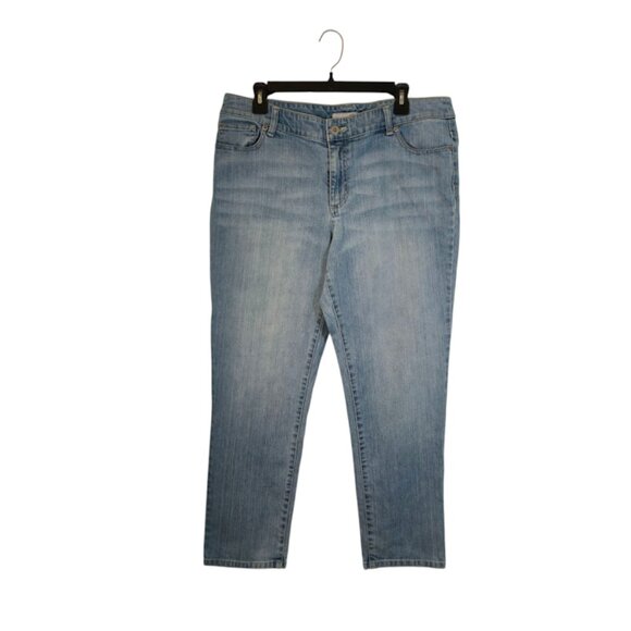 Chico's Platinum Womens Jeans Size 14 Blue Light Wash Straight Leg Denim Casual - Picture 1 of 8